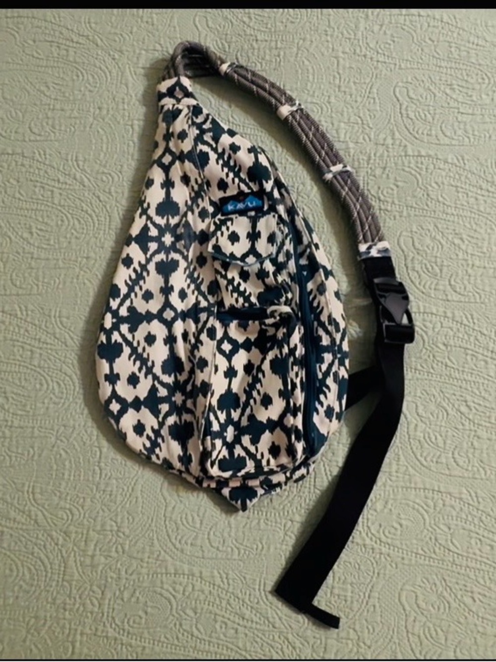 Kavu Blue Blot Crossbody rope sling bag, gently used/good!